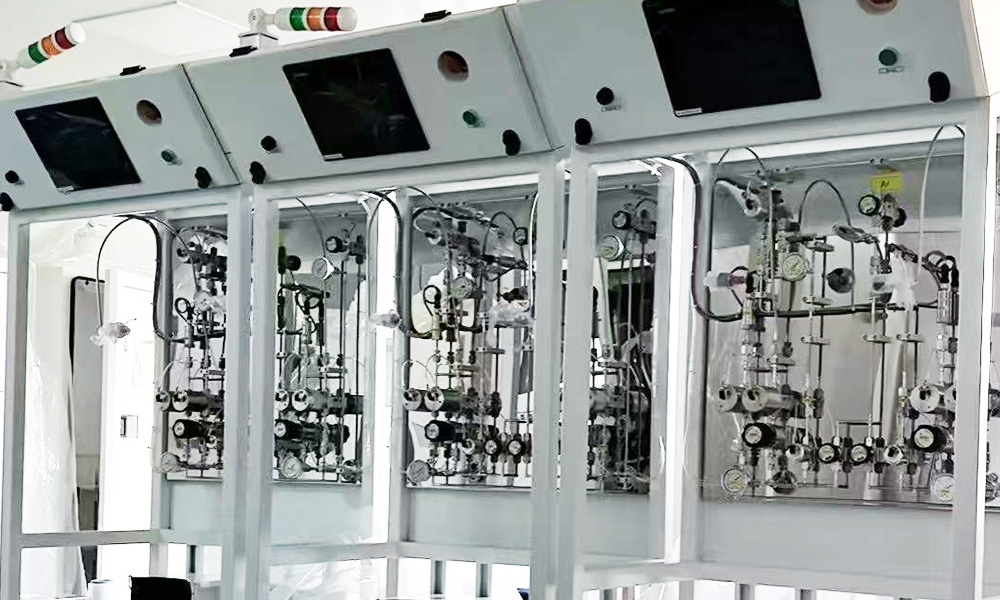 Gas cabinet with pressure-control components and purge lines