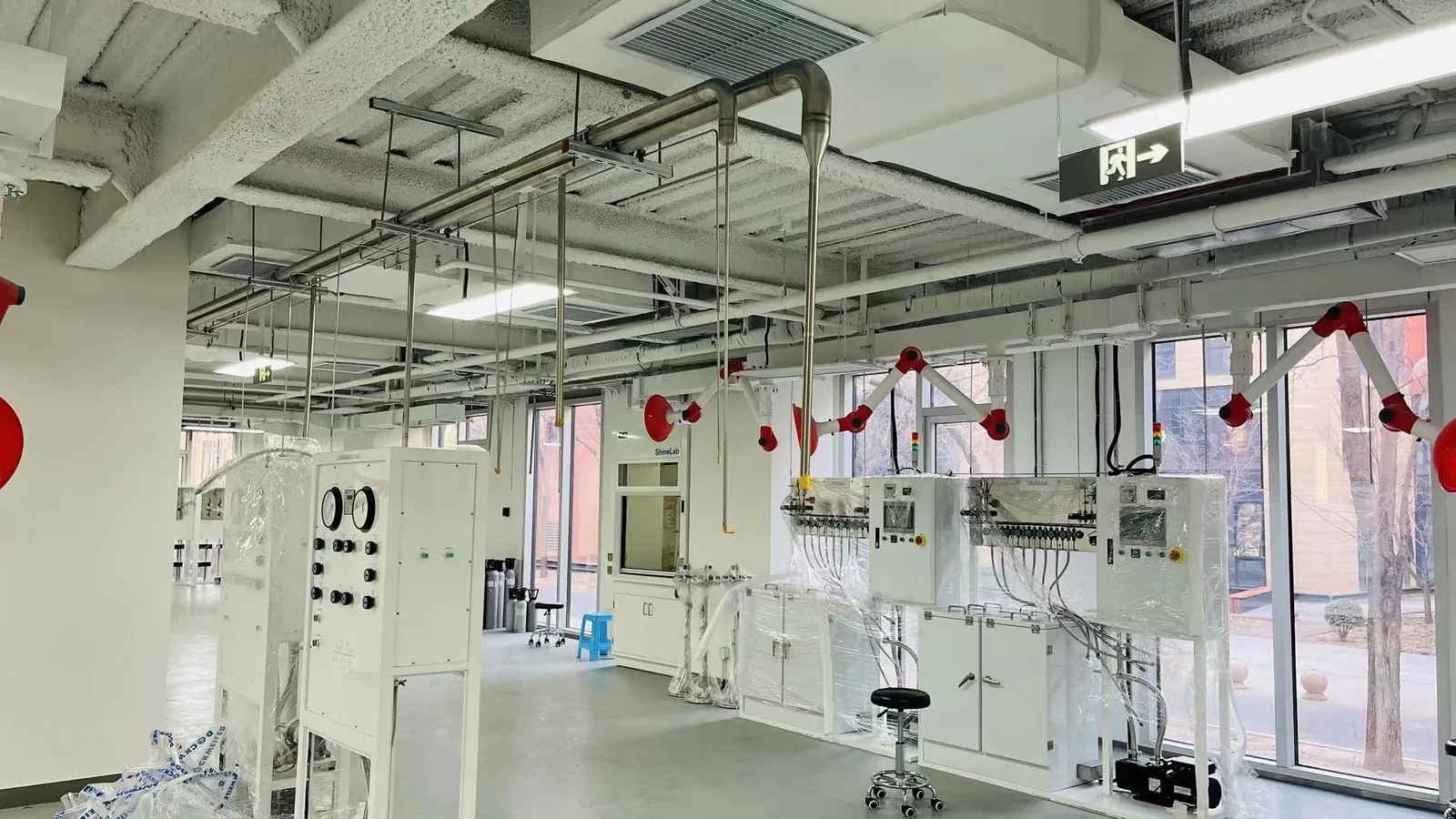 Laboratory gas routes and workstations during construction