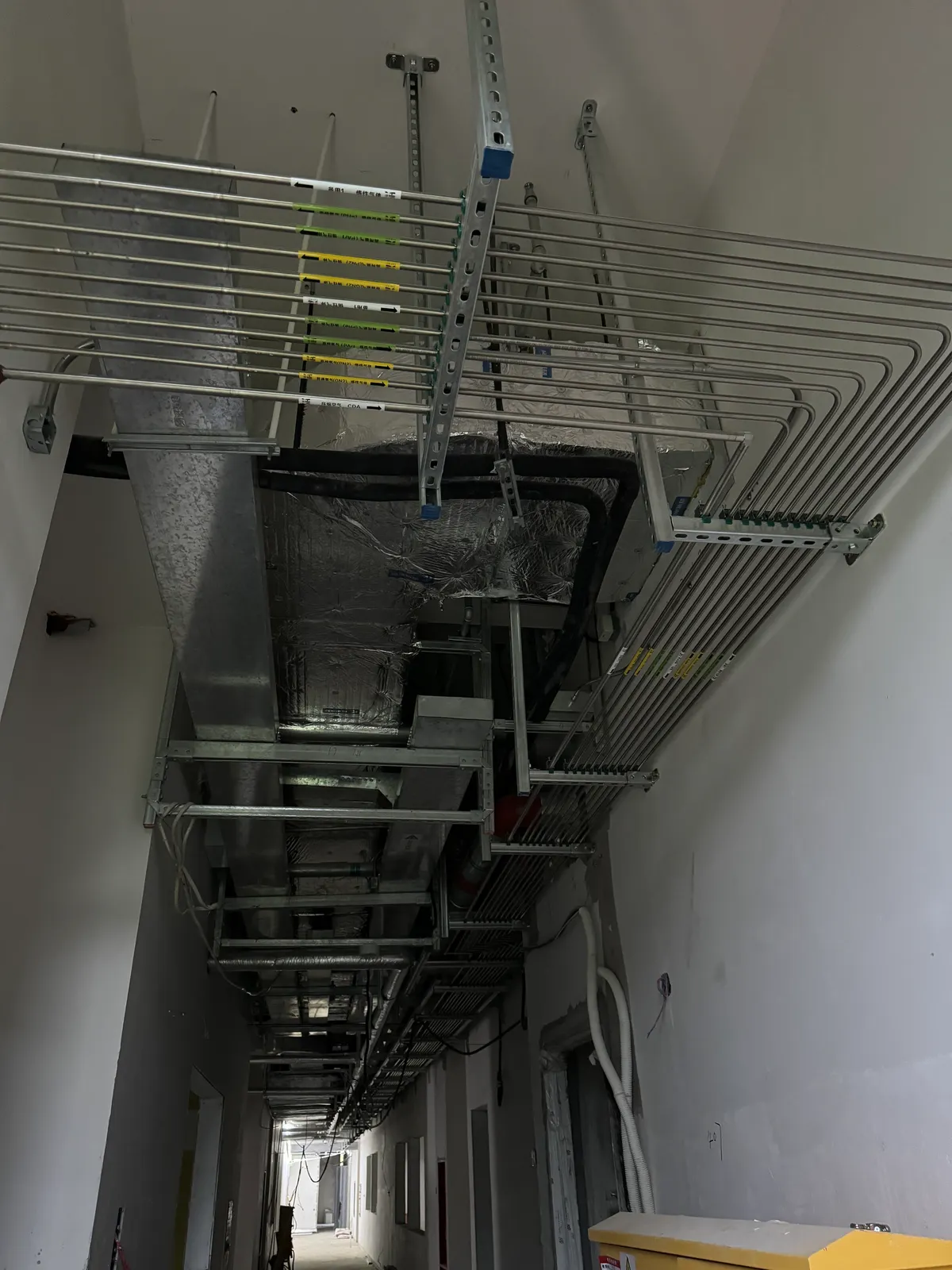 Visible laboratory gas distribution route