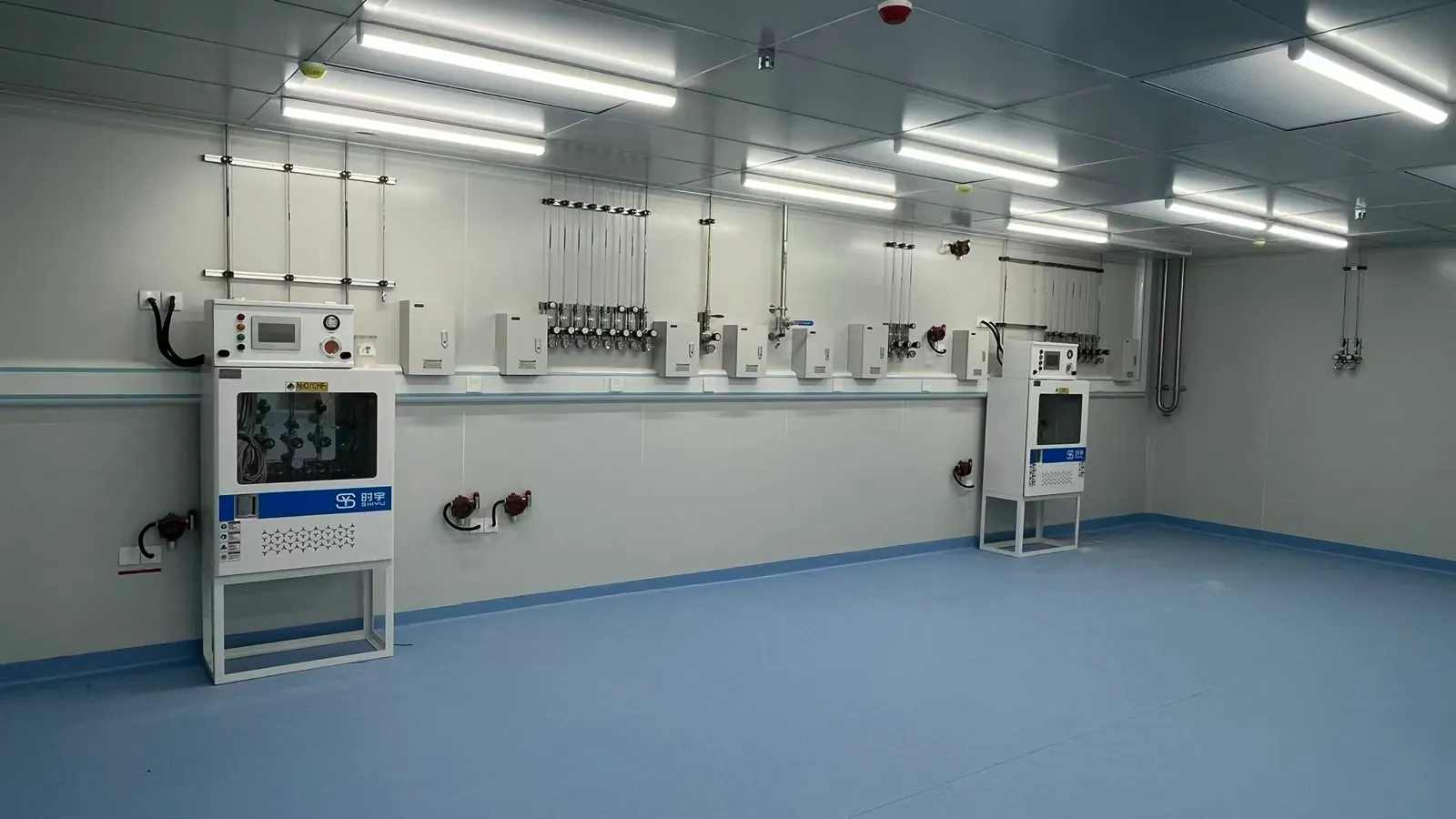 Research laboratory wall with multiple gas terminals and control points