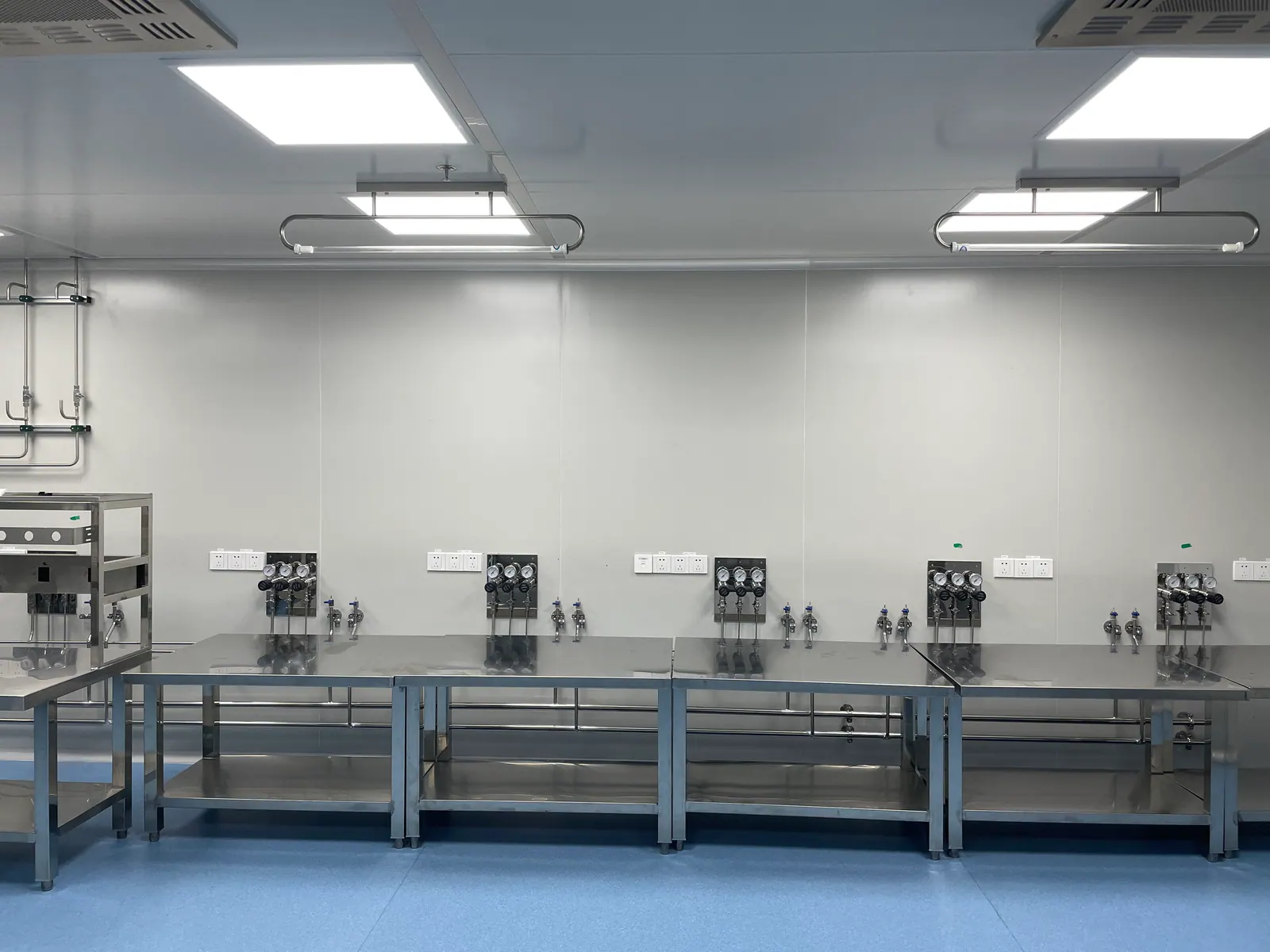 Life-science laboratory work area with utility connections