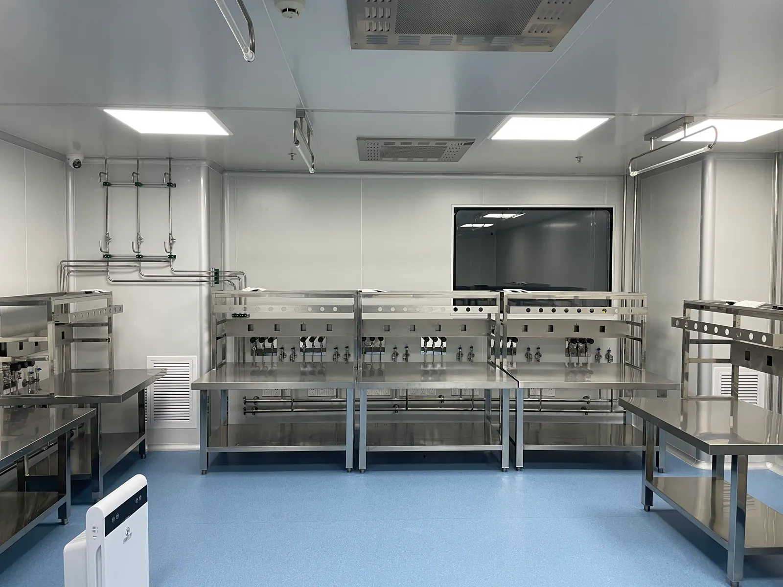 Laboratory workstations with visible gas line and terminal connections