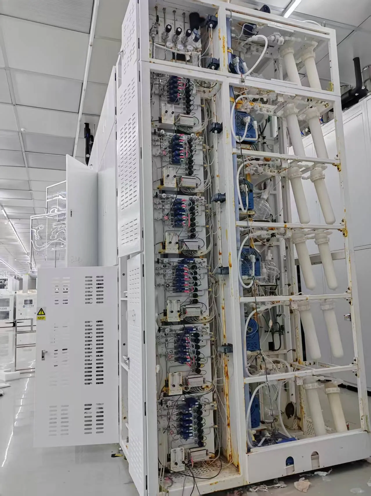 Gas control equipment inside a ventilated enclosure