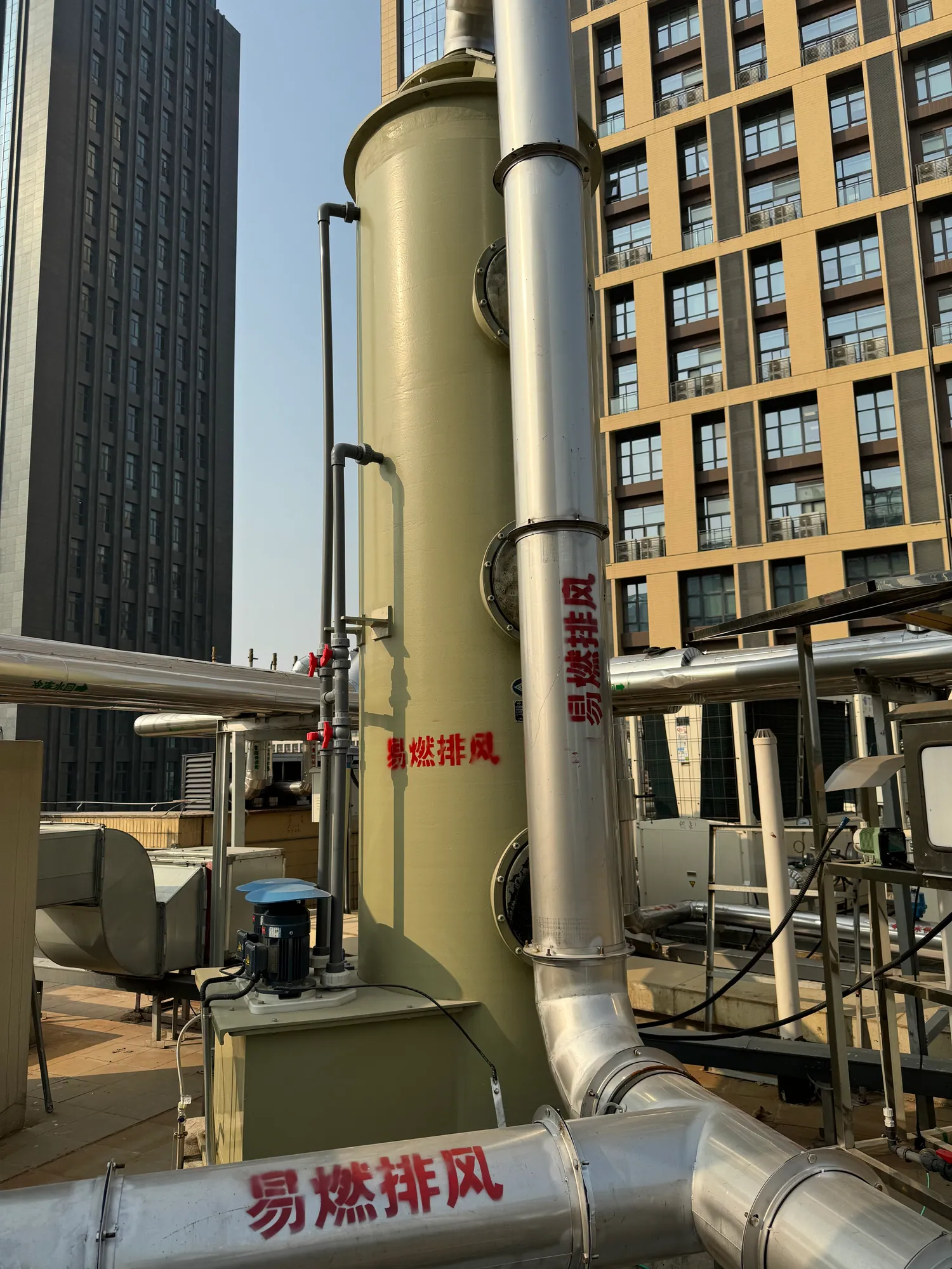External vertical process duct and equipment connections